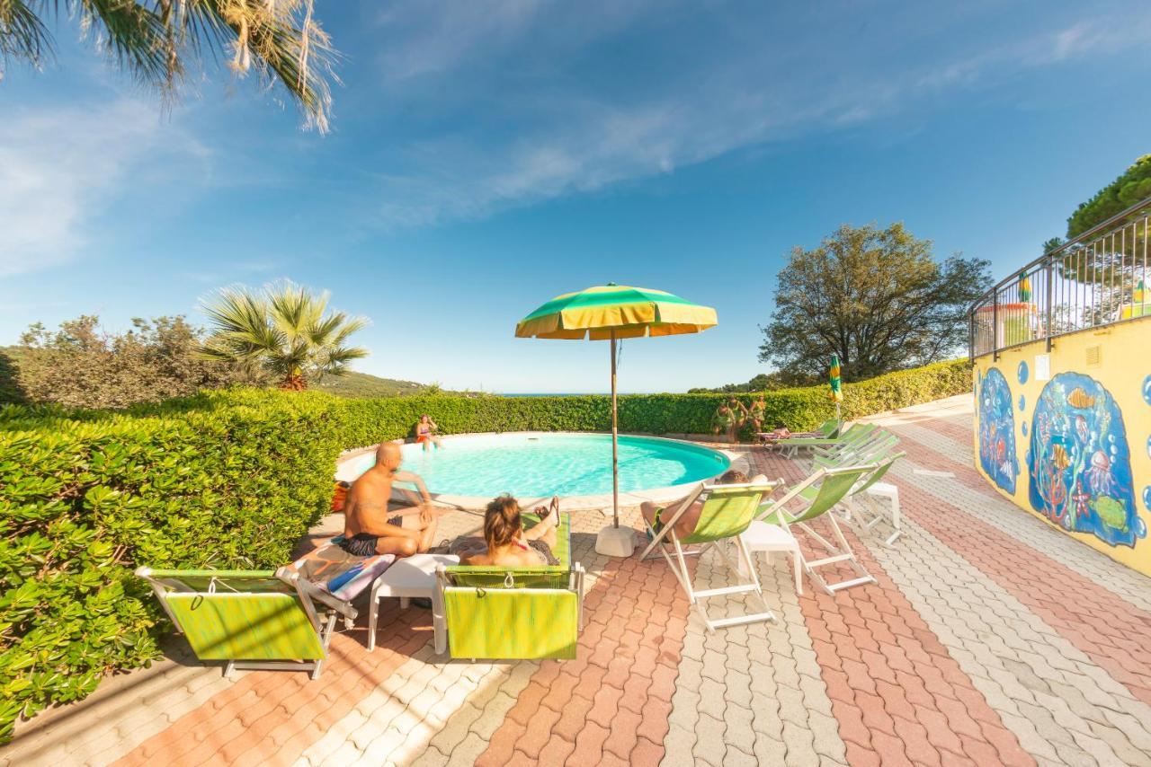 Villino Garden & Pool Hotell Marina dʼMarina dʼAndora Eksteriør bilde