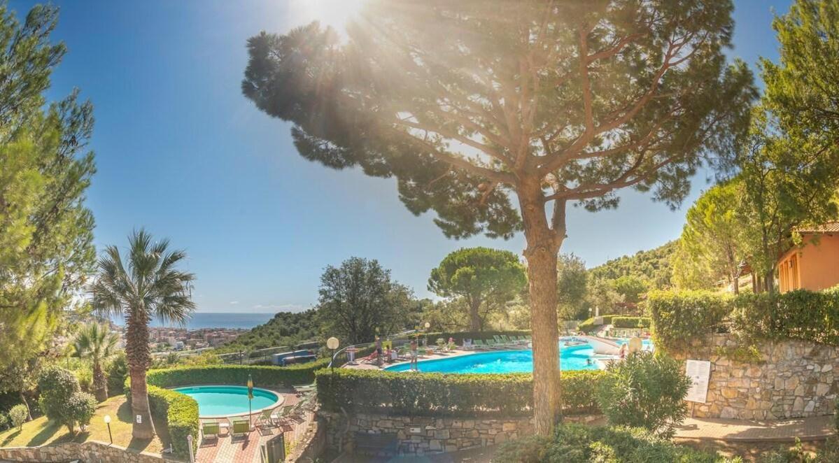 Villino Garden & Pool Hotell Marina dʼMarina dʼAndora Eksteriør bilde