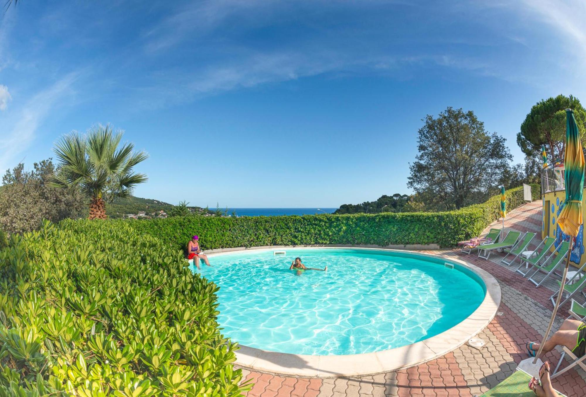 Villino Garden & Pool Hotell Marina dʼMarina dʼAndora Eksteriør bilde