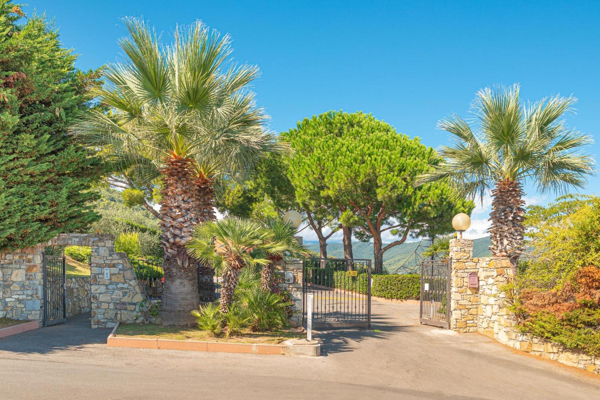 Villino Garden & Pool Hotell Marina dʼMarina dʼAndora Eksteriør bilde